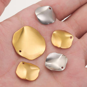 Pendientes redondos de lentejuelas irregulares deformadas doradas de acero inoxidable al por mayor, abalorios de pendientes Diy para la fabricación de joyas - Product Image 3