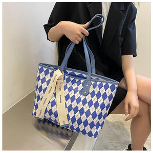 Bolso Tote Grande Vintage de PU con Diseño de Rejilla de Diamantes, Cierre Abierto, Detalle de Remaches, Diseñador para Mujer, Correa Única, Forro de Poliéster 2024 - Product Image 6