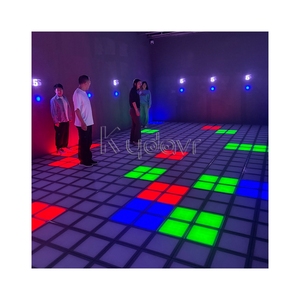 Activate Tiles Games Room : Jeu de compétition interactif à pixels pour salle de jeux, avec défis physiques et de saut, en acrylique et LED, pour team building à durée limitée - Product Image 3