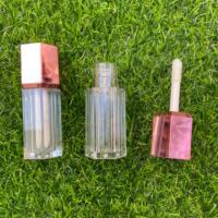 7ml gros Logo personnalisé vide Unique mignon tubes de brillant à lèvres en forme d'hexagone irrégulier avec capuchon en or et argent