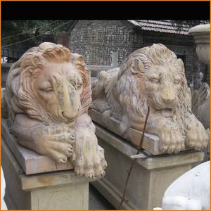 Estatua De León de mármol decorativa para puerta exterior de tamaño natural para Leones de mármol rosa para templo a la venta - Product Image 6