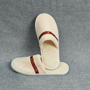 Einweg-Hotelpantoffeln aus Korallen-Fleece, weiche, bestickte <span class=keywords><strong>Spa</strong></span>-Slipper für Hotels und Spas - Product Image 3