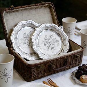 Assiettes en papier jetables écologiques de style rétro européen pour les dîners et les mariages - Product Image 2