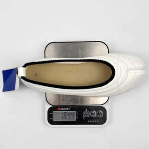 Chaussures plates orthopédiques à bout fendu pour femmes, en cuir souple blanc, à enfiler, confortables, ballerines pour dames, vente en gros - Product Image 3