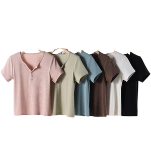 เสื้อยืดผู้หญิงคอวี แขนสั้น ผ้าถัก สีพื้น ผ้าฝ้าย 100% สวมใส่สบาย ระบายอากาศได้ดี ทรงปกติ ใส่ได้ทุกฤดู - Product Image 1