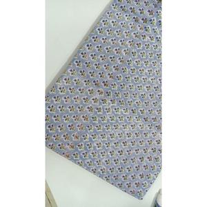 Nouveau tissu de coton imprimé de fleurs de conception à la mode pour la fabrication de vêtements habillés tissu de matière première textile d'Inde - Product Image 3