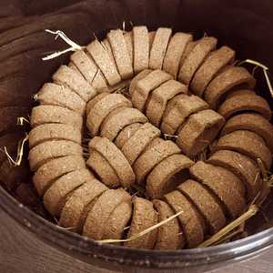 Recién llegado Panchagavya Vilakku vaca estiércol Diya hecho a mano en forma redonda Diya para la venta por los exportadores producto de desecho agrícola - Product Image 1