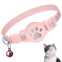 Collar Protector de Nailon Compatible con Apple AirTag Tracker, con Diseño de Huella y Campana Reflectante para Gatos, Disponible en Stock