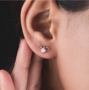 Pendientes de oro de moda con diamante de corte redondo y diseño de lazo perfecto para niñas y mujeres con estilo uso diario de la India - Product Image 3