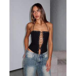 Haut court dos nu pour femme en spandex et polyester respirant, avec détail lacé au dos - Product Image 4