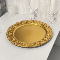 Transparante plastic diepe fruit schaal met gouden glitter, licht luxe retro design, Europese paleisstijl voor bruiloften en hotels.