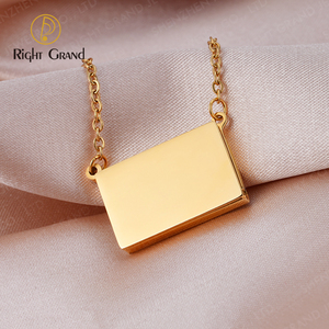 Nouveautés 2021 Collier en acier inoxydable gravé avec une lettre Collier à médaillon souvenir enveloppe plaqué or personnalisé - Product Image 4