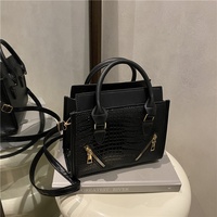 Sac fourre-tout en PU tendance de style occidental avec patchwork contrasté, accents à motif crocodile, grande capacité, fermeture éclair, pour femmes