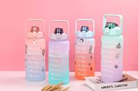 친환경 맞춤형 BPA 프리 학생용 빈티지 스포츠 2L 64온스 플라스틱 물병 (시간 표시, 빨대, 거름망 포함)