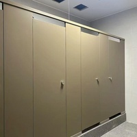 Cloison de toilettes en stratifié compact HPL robuste pour toilettes publiques de gare