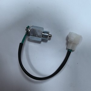 Nuevo Interruptor de Luz de Reversa KB-607 12V de Acero para Repuesto y Reparación de Automóviles - Product Image 1