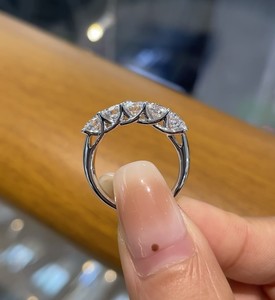 Anello <span class=keywords><strong>Eternity</strong></span> con Cinque Pietre e Diamanti Semi-Incastonati in Oro Massiccio 18K 14K, Anelli Nuziali con Diamanti Coltivati in Laboratorio per Donne e Uomini - Product Image 1