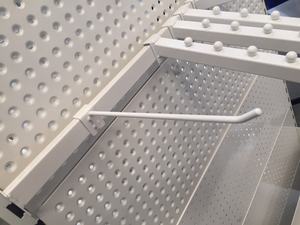 Gancho cromado con sillín en U para tubos, barra esparcidora de barras cruzadas en supermercado - Product Image 4