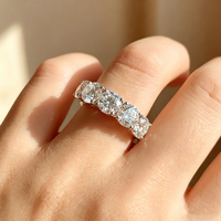 Vente en gros d'usine, bague en argent sterling S925 avec 5 pierres rondes taille brillant, couleur D, VVS1, 1 carat, moissanite pour femmes, certifiée GRA