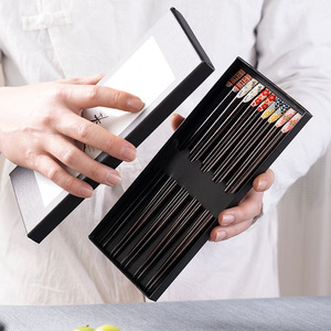 Cadeaux de baguettes japonaises : 5 paires de baguettes en bois réutilisables, en bois naturel, pour sushi, vaisselle, nouilles - Product Image 4