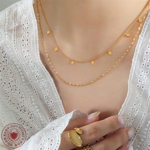 สร้อยคอแฟชั่นแบบโซ่สองชั้นชุบทองพร้อมจี้รูปทรงสี่เหลี่ยม - Product Image 4