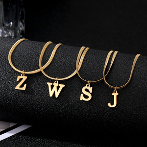 Nouveau Collier Lettre Prénom en Acier Inoxydable Plaqué Or 18 carats Tendance Vente en Gros - Product Image 5