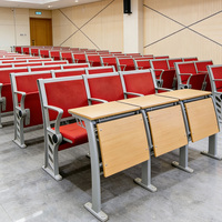 Mobilier scolaire en bois pour amphithéâtre universitaire : bancs d'audience escalonnés et chaises d'escalier pour salle de classe
