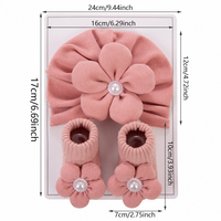 Ensemble de 2 pièces en fausse fourrure douce pour bébé, bonnet et chaussons avec fleur centrale en perles pour les petites filles en automne et en hiver