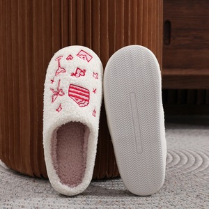 Pantofole da Casa in Peluche Ricamate per Donna, Stile Comodo da Interno con Motivi a Fiocco e Torta, Scarpe Calde per Autunno e Inverno - Product Image 4