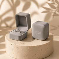 Boîte d'emballage de bijoux de luxe écologique imperméable avec laminage brillant personnalisé, boîte cadeau rigide en papier pour bague, collier, boucles d'oreilles