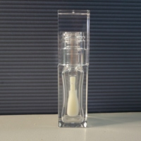 Ventes chaudes, tubes de gloss à lèvres à gros pinceau, huile à lèvres, couvercle rond, tube carré, matériau PET, tube de gloss à lèvres