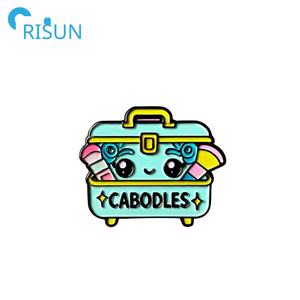 Fabricación de Metal suave esmalte duro Rosa <span class=keywords><strong>Caboodles</strong></span> accesorios de <span class=keywords><strong>maquillaje</strong></span> <span class=keywords><strong>caja</strong></span> solapa Pin broche personalizado Caboodle esmalte Pins insignia - Product Image 5