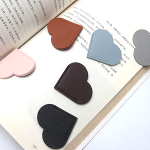 Lovely Heart Bookmarks PU Leather Heart Bookmark for Promotions PU Page Corner Reading Bookmarks for Library Student Custom Logo