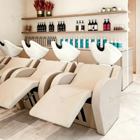 Station de lavage de cheveux de luxe haut de gamme personnalisée pour salon de coiffure et institut de beauté, avec bac en céramique, fauteuil de lavage et chaise de douche