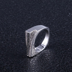 Anillo Unisex Moderno de Circonita Negra y Blanca con Micropavé, Joyería de Moda para Dedos - Product Image 2