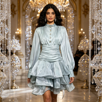 Elegante Minivestido con Cuello Alto, Cintura Fruncida, Manga Linterna, Volantes en Capas y Tela Brillante para Invitadas de Boda y Fiestas