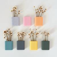 Vase moderne en céramique en forme de livre Mini Vases à fleurs Aimant de réfrigérateur Mini ornement pour la décoration de la maison Vase unique pour les amoureux des livres