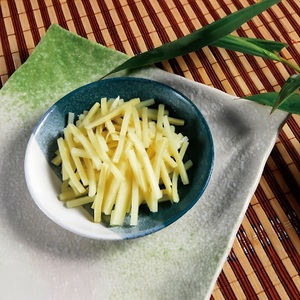 中国食品饮料厂批发新鲜去皮竹笋条 - Product Image 1