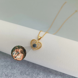 Kalung Proyeksi Bentuk Hati Stainless Steel Custom Gambar, Bersertifikat CE, Trendi untuk Wanita & Ibu - Product Image 4