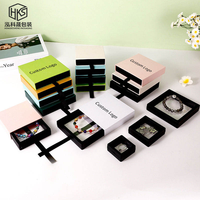 Boîte à bijoux en carton avec logo personnalisé, film PE, tiroir, haute qualité, personnalisation, emballage de bijoux faits à la main, fermeture à cordon