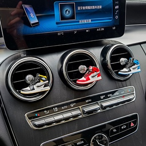 Mini diffuseur d'arôme 3D en gypse pour voiture, <span class=keywords><strong>parfum</strong></span> sportif à clipser sur grille d'aération, désodorisant pour voiture en forme <span class=keywords><strong>de</strong></span> baskets AJ - Product Image 5