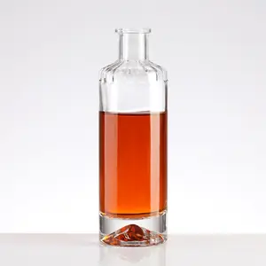 Bouteilles en verre de whisky personnalisées en usine 500ml 750ml 1000ml bouteilles en verre spiritueux peuvent être givrées avec un couvercle en aluminium