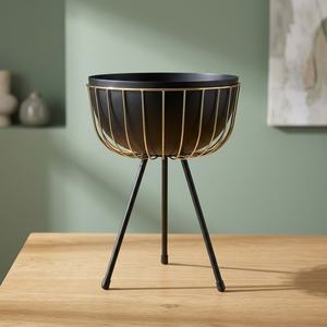 Jardinière décorative moderne en laiton AK avec grand bol enduit de poudre noire et support noir pour la décoration intérieure - Product Image 1