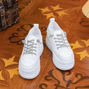 Baskets décontractées blanches en maille respirante pour femmes, été 2026, à bout ouvert, semelle épaisse de 8 cm, talon compensé caché, lacets en strass - Product Image 4