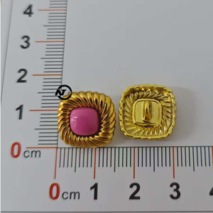 Cổ Điển Ưa Thích Mang Nhãn Hiệu Màu Đỏ Tươi Vuông Bông Tai Cổ Điển Vàng Đen Phụ Kiện Tự Làm Châu Âu Phong Cách May Trims Cho Tops - Product Image 3