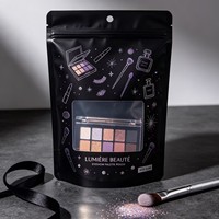 Pochette verticale noire mate à marque privée avec fenêtre transparente personnalisée et trou de suspension refermable pour emballage cosmétique de palette de fards à paupières