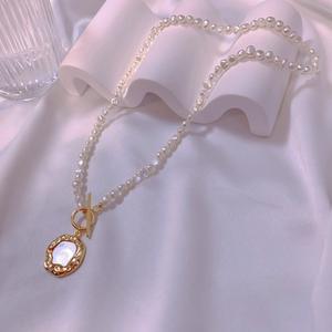 สร้อยคอมุกแท้สไตล์บาโรกสำหรับผู้หญิง ดีไซน์หรูหรา พร้อมตัวล็อคแบบ OT ลูกปัดทรงไม่สม่ำเสมอ สายคล้องคอประดับจี้เปลือกหอย - Product Image 1