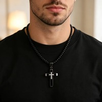 Collier avec pendentif croix en acier inoxydable poli, breloques croix incrustées de strass brillants avec chaîne en boîte, bijoux religieux pour hommes