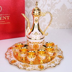 Botella vintage de estilo europeo, juego de vino ruso de estaño coloreado, juego de seis tazas de aleación. - Product Image 4