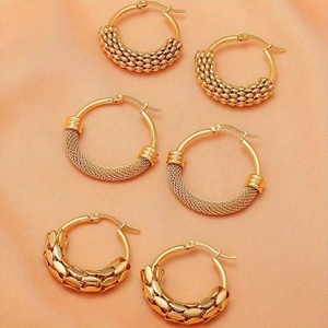 Aros de Oreja Tejidos de Acero Inoxidable Estilo Chino, Nuevos y en Oferta, Medios Aros Geométricos Enredados, Chapados en Oro con Circonita, Modernos - Product Image 4